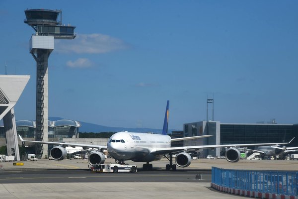 Quels hébergements en Norvège incluent des ateliers de cuisine scandinave et des croisières dans les fjords?